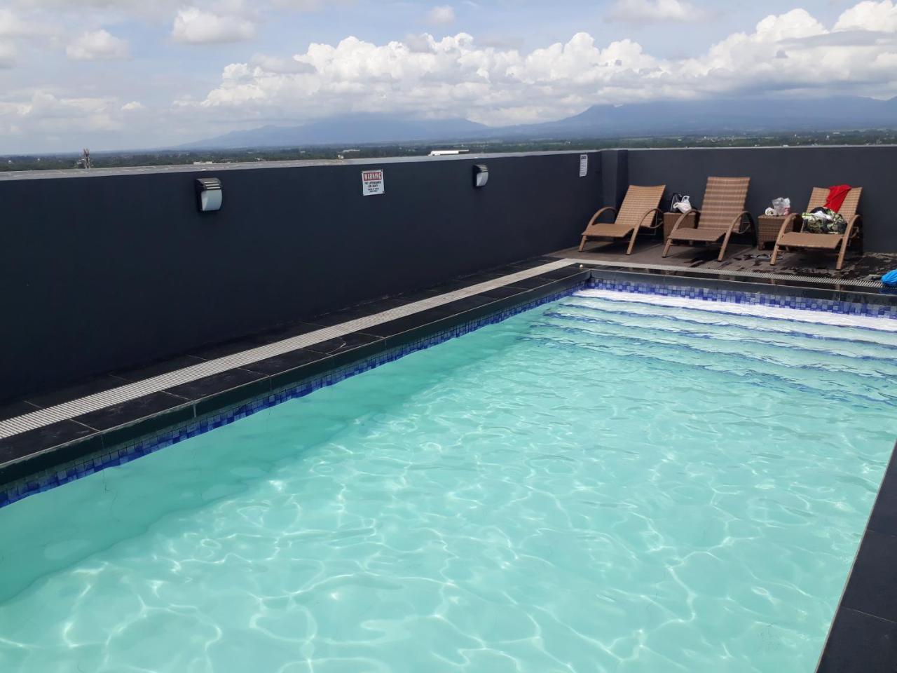 913Cityscape Located At City Center Bacolod Ngoại thất bức ảnh